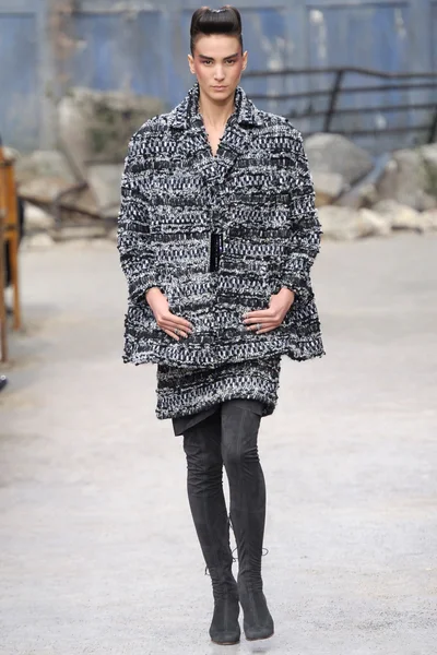 Look 14
